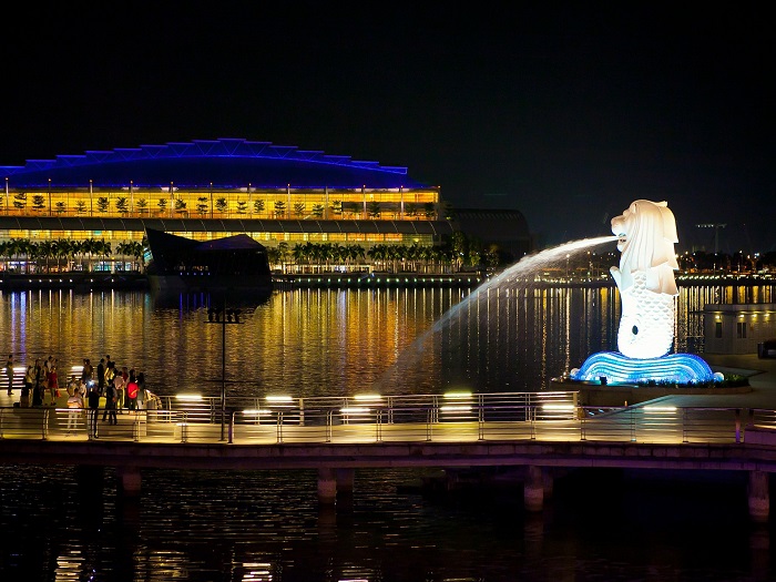 Statue Fountain at Night, Singapore